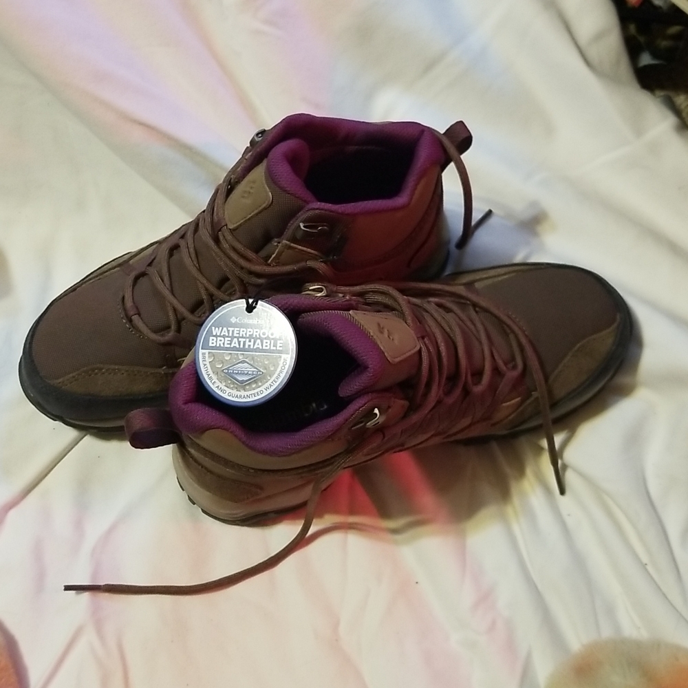 Shoes - Picture 2 of 9
